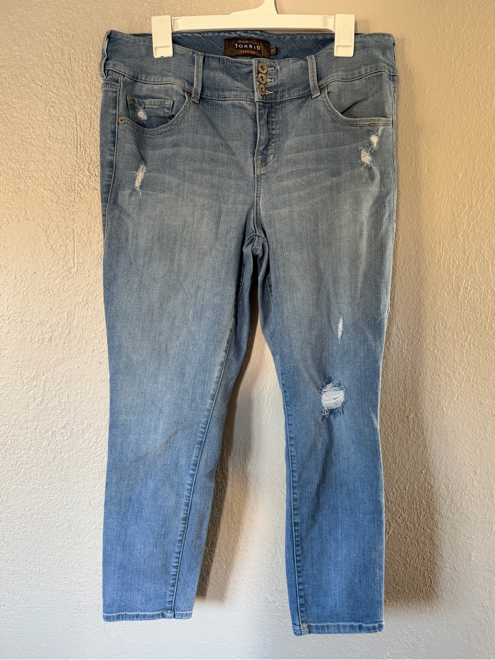 Torrid Skinny Jeggings Crop Womans Plus Size 16 distressed